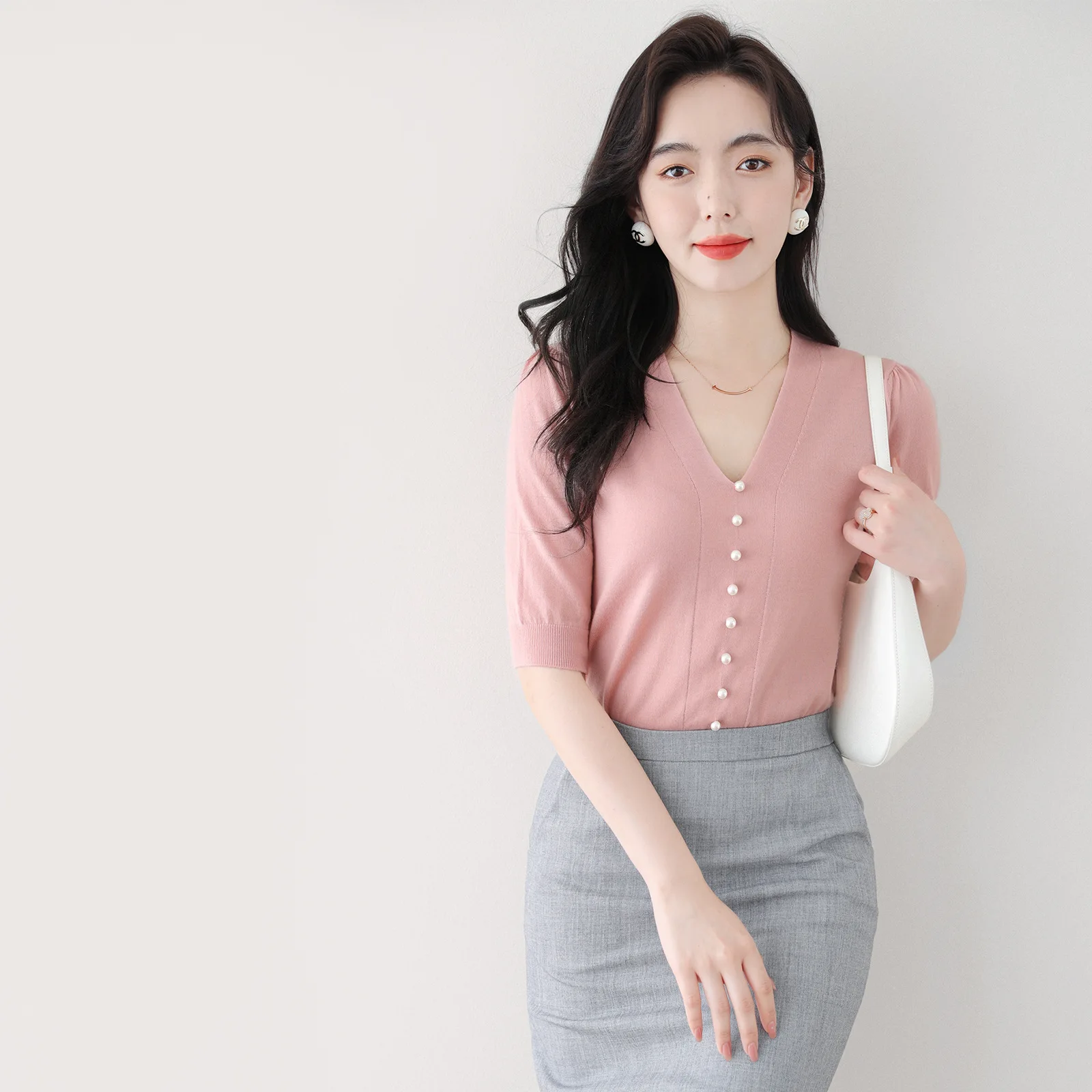 

Knitted T Shirt Women V Neck Solid Pullover Short Sleeve Elegant Temperament Tops Imitation Pearl Decoration