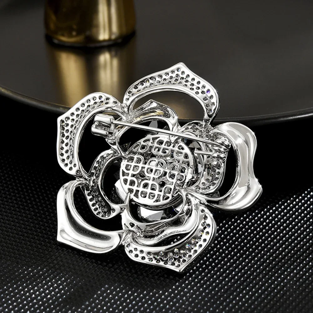Crystal Flower Brooch Pins Exquisite Blue Rose Brooches Elegant Badge Jewelry Fashion Wedding Party Corsage Pins Gift for Women