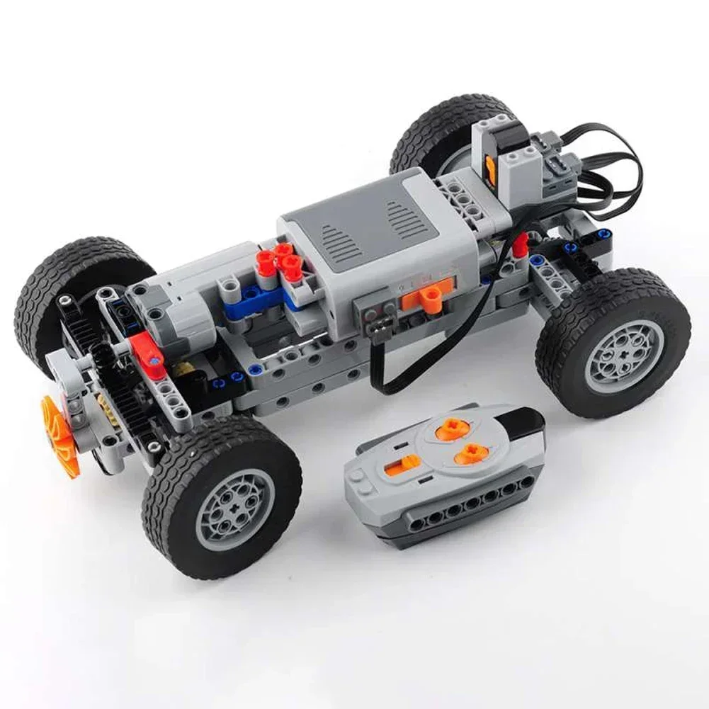 Vue latérale du châssis complet montrant les essieux et la structure, kit MOC compatible Lego Technic.