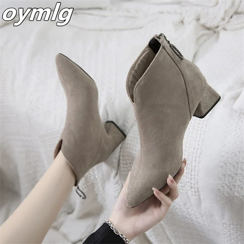V-neck short boots for women in autumn and winter 2023, new suede pointed thick heels fashion boots, back zippered bare boots