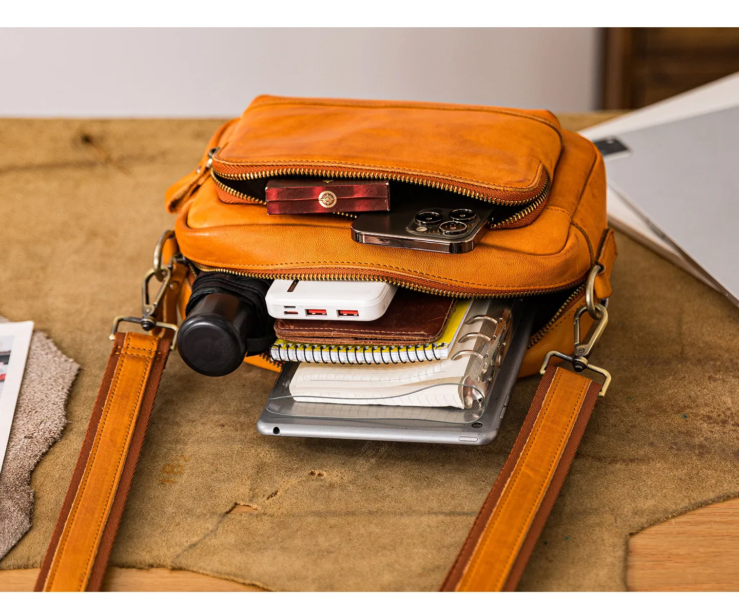 Einfache, handgefertigte Vintage-Umhängetasche aus pflanzlich gegerbtem Rindsleder für Herren, Outdoor-Reisetasche, luxuriöse Umhängetasche aus echtem Leder für Teenager – Detail 21