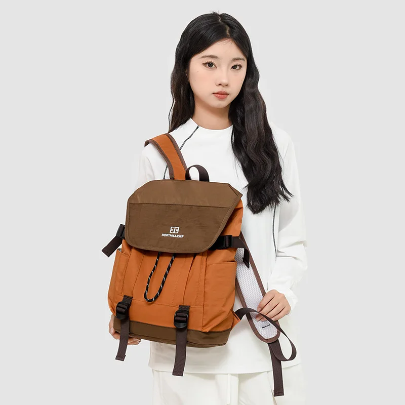 New Outdoor Contrast Color Backpack Travel Mountaineering Small Backpack for Students