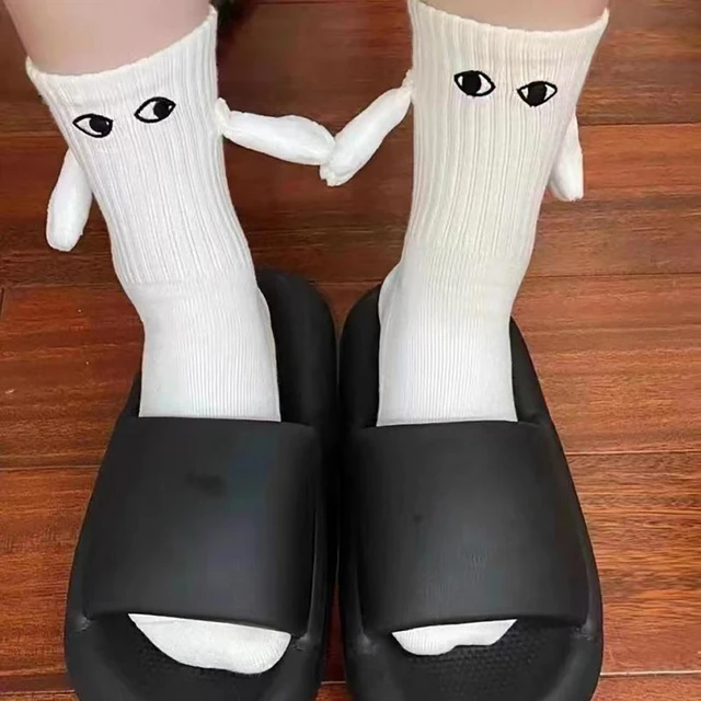 Calcetines de media pantorrilla con ojos de dibujos animados en blanco y  negro para pareja, medias magnéticas creativas, a la moda y divertidas, 1  par - AliExpress