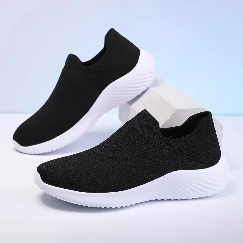 

Men's Flat Slip-on Shoes Lightweight Sports Shoes Summer and Autumn Men's Shoes Casual Shoes Solid Color Versatile Flat Shoes