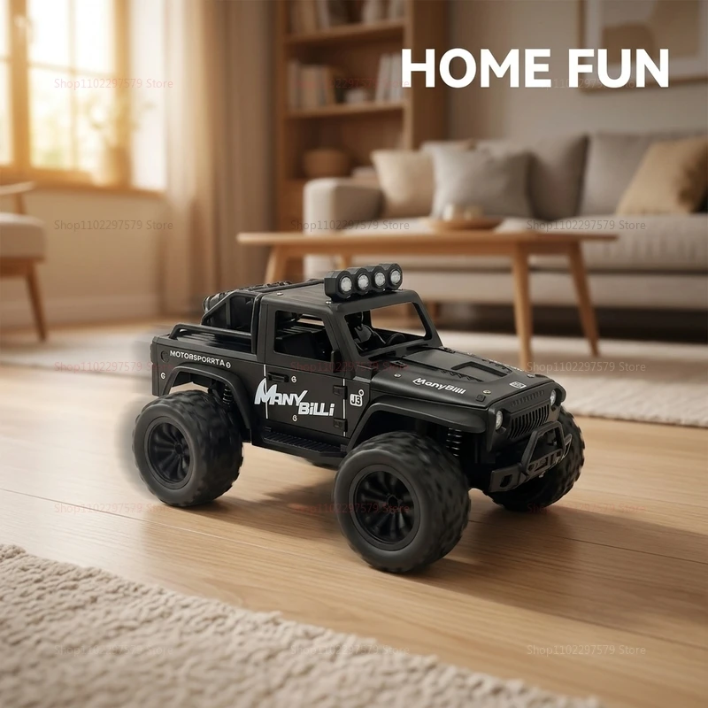Buggy crawler 4WD jaune escaladant un rocher, suspension articulée et pneus à crampons bien visibles.