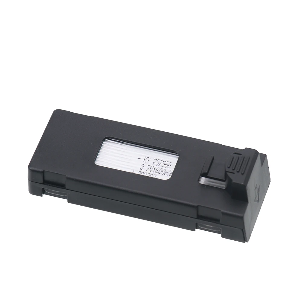 Gros plan sur deux batteries rechargeables 2600mAh et 3600mAh montrant les connecteurs dorés