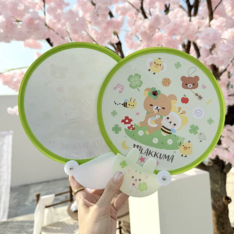 Ventaglio portatile pieghevole Rilakkuma, simpatico ventaglio rotondo a forma di quadrifoglio, ideale per viaggi all'aperto, regalo per studenti e bambini
