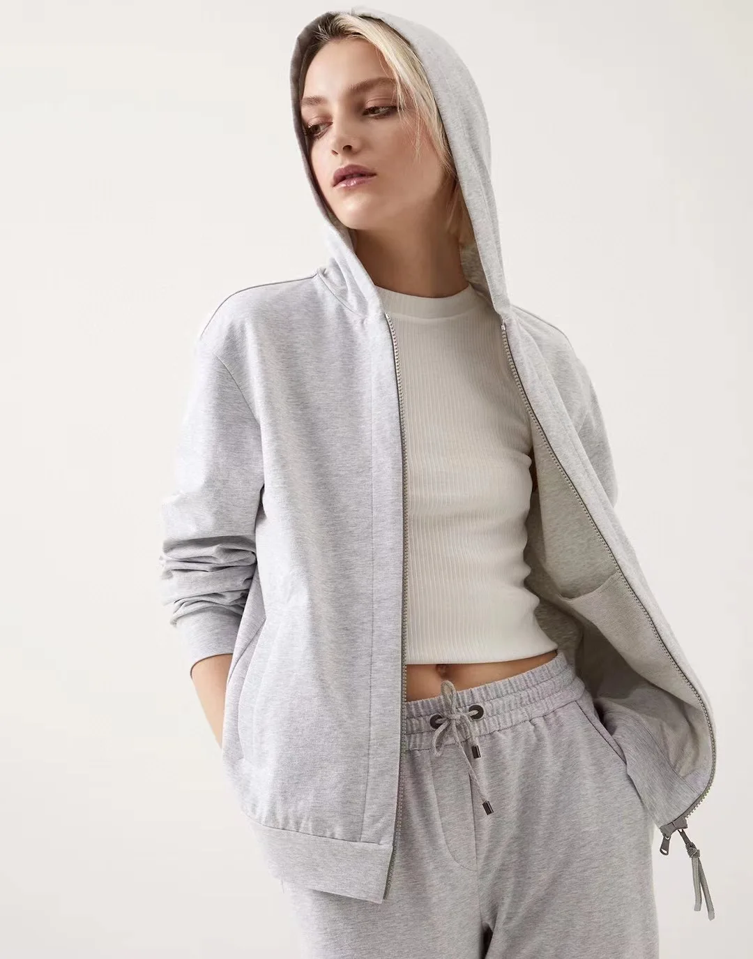 

Bead Chain Loose Casual Versatile Hoodie Sports Sweatshirt / Sweatpants Set Autumn and Winter