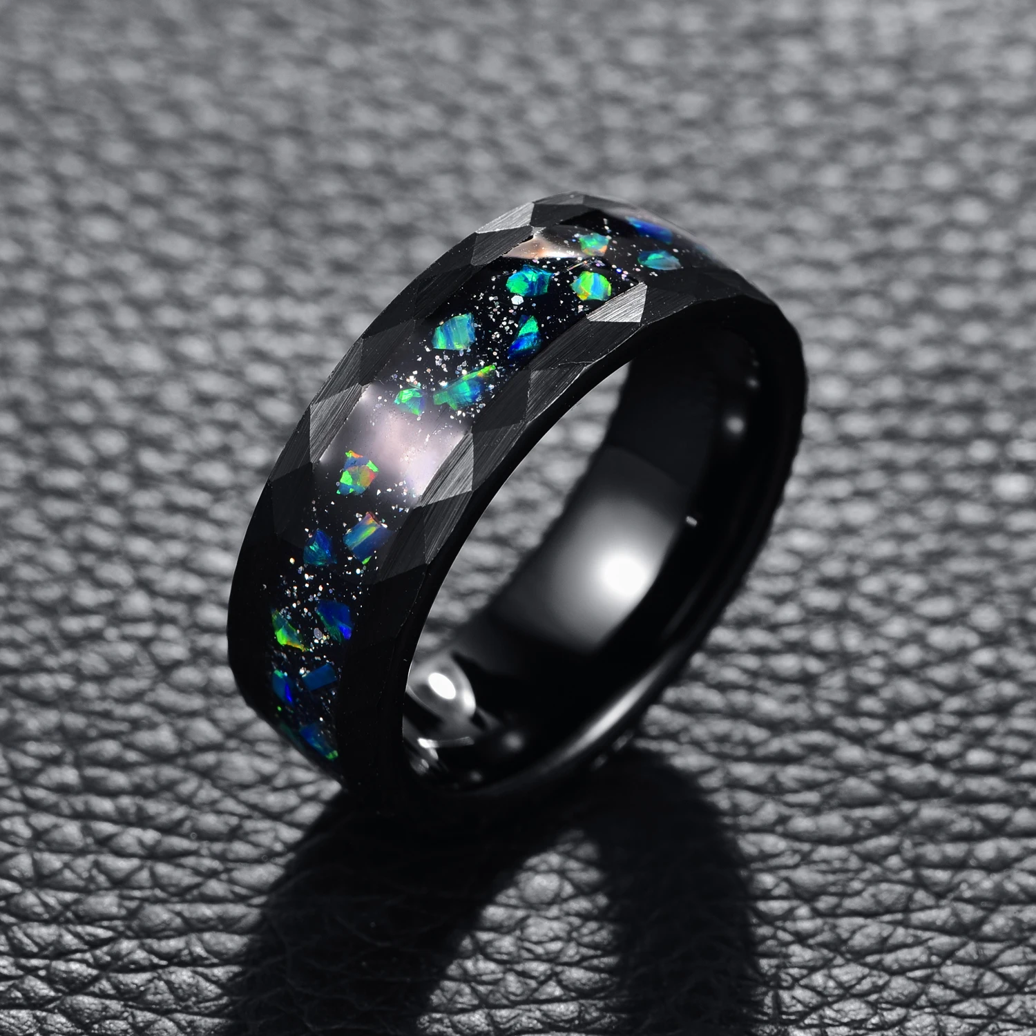 Nuncad Hammer Pattern Inlaid Black Sand Bottom Green Crushed Opal Men Tungsten Steel Rings Electric Black Men Engagement Rings