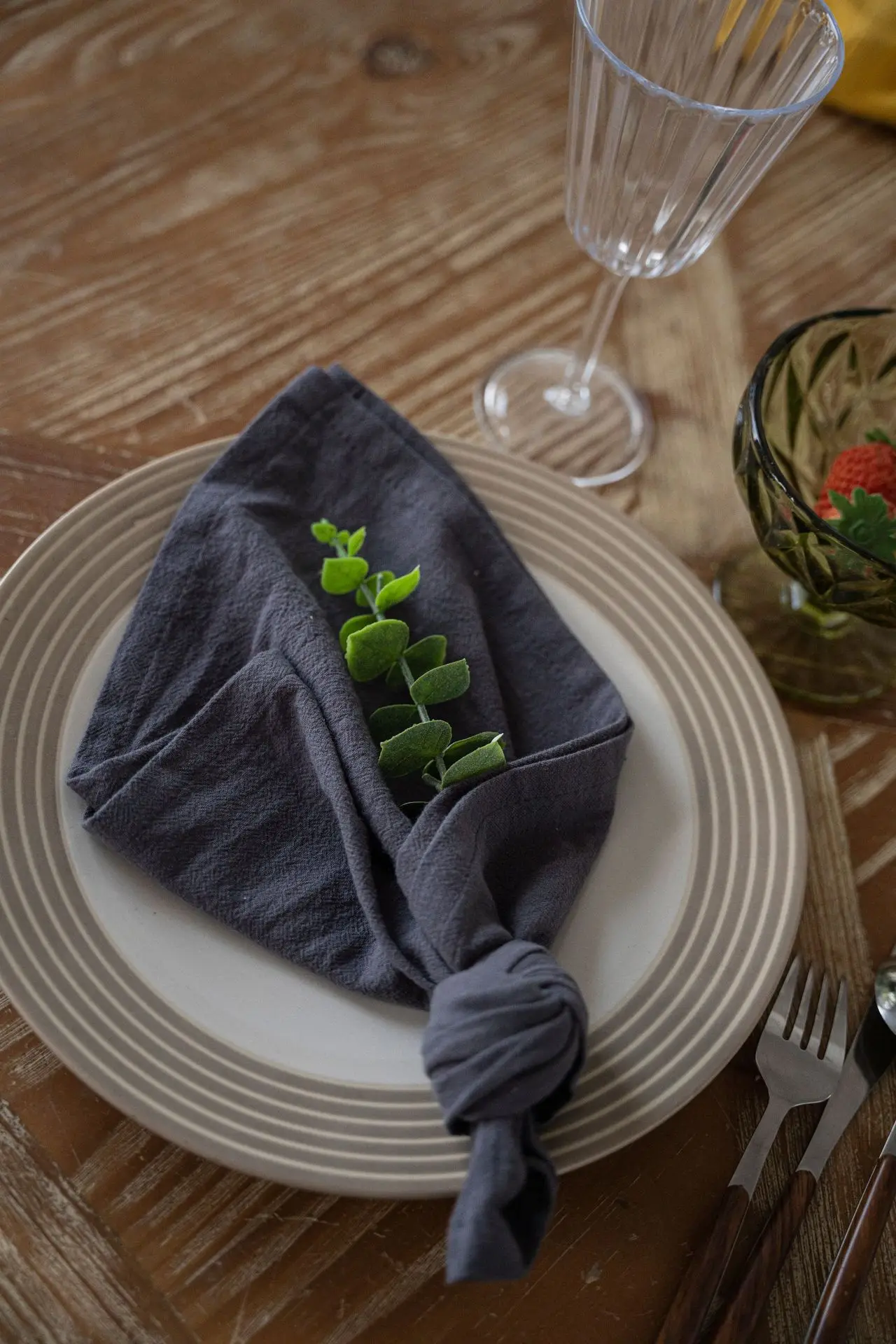 Description Picture 6 of item4PCS 40X40CM Plain Washed Cotton Large Napkin Nordic Table Mat Tabletop Food Coffee Decor Kitchen Cloths House Warming Gift