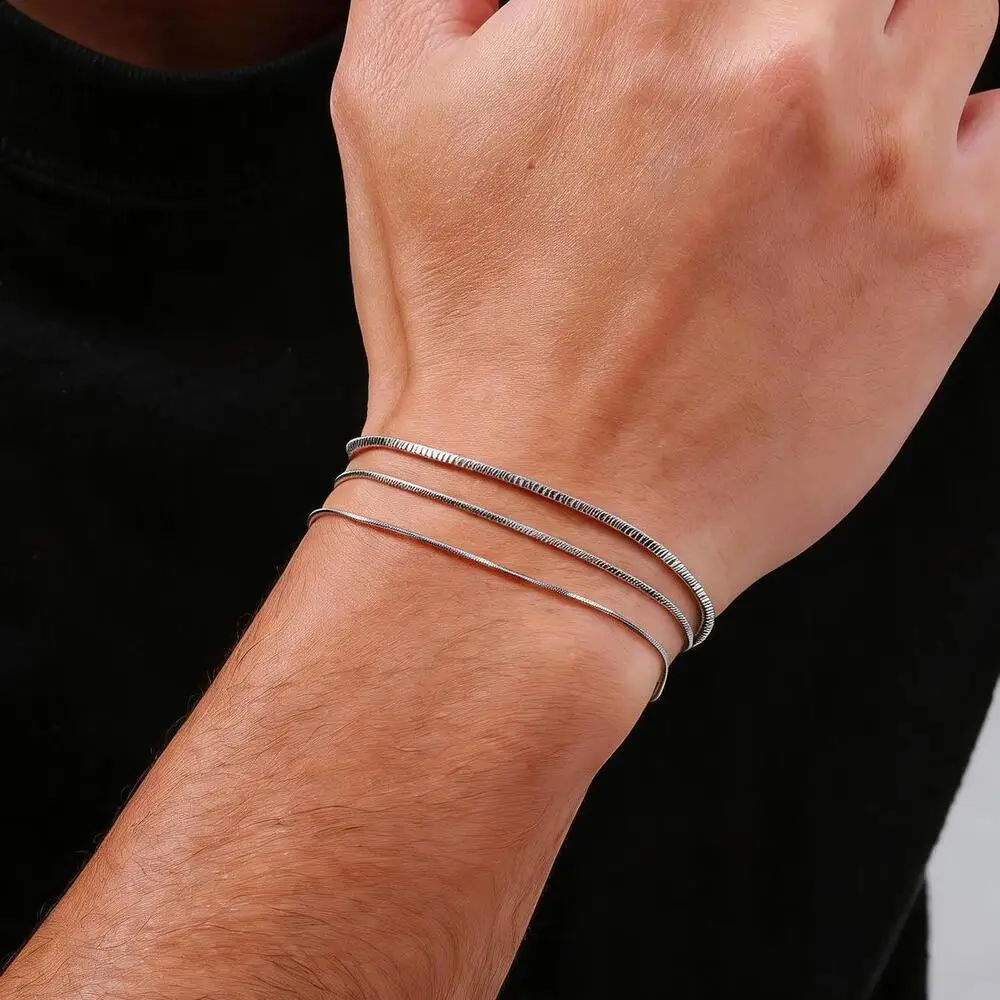 Dünnes Schlangenketten-Armband für Männer, Edelstahl in Gold- und Silberfarbe, Verstellbares Armband, Minimalistisches Schmuckgeschenk