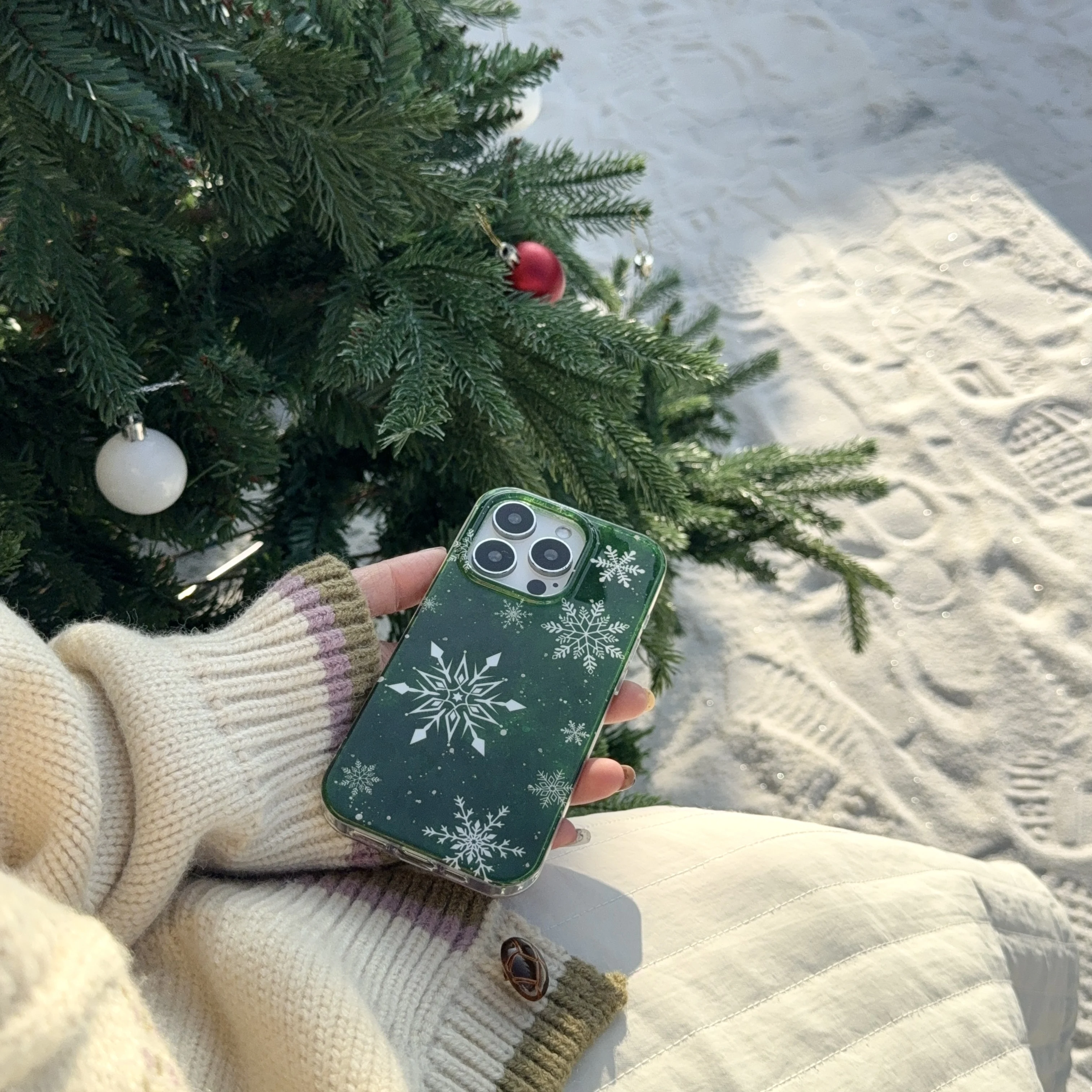 Ins Full Screen Glitter Powder Snowflake Hair Ball Lanyard Phone Case for iPhone 16 15 14 13 Pro Max 12 Back Cover Funda
