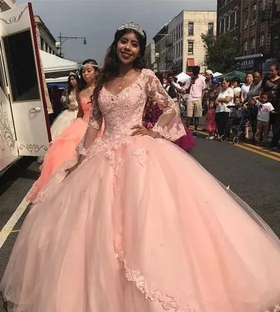 

Chic Pink Ball Gown 15 Year Old Quinceanera Dresses Beads V-Neck Trumpet Sleeve Brithday Party Vestidos De 15 Años