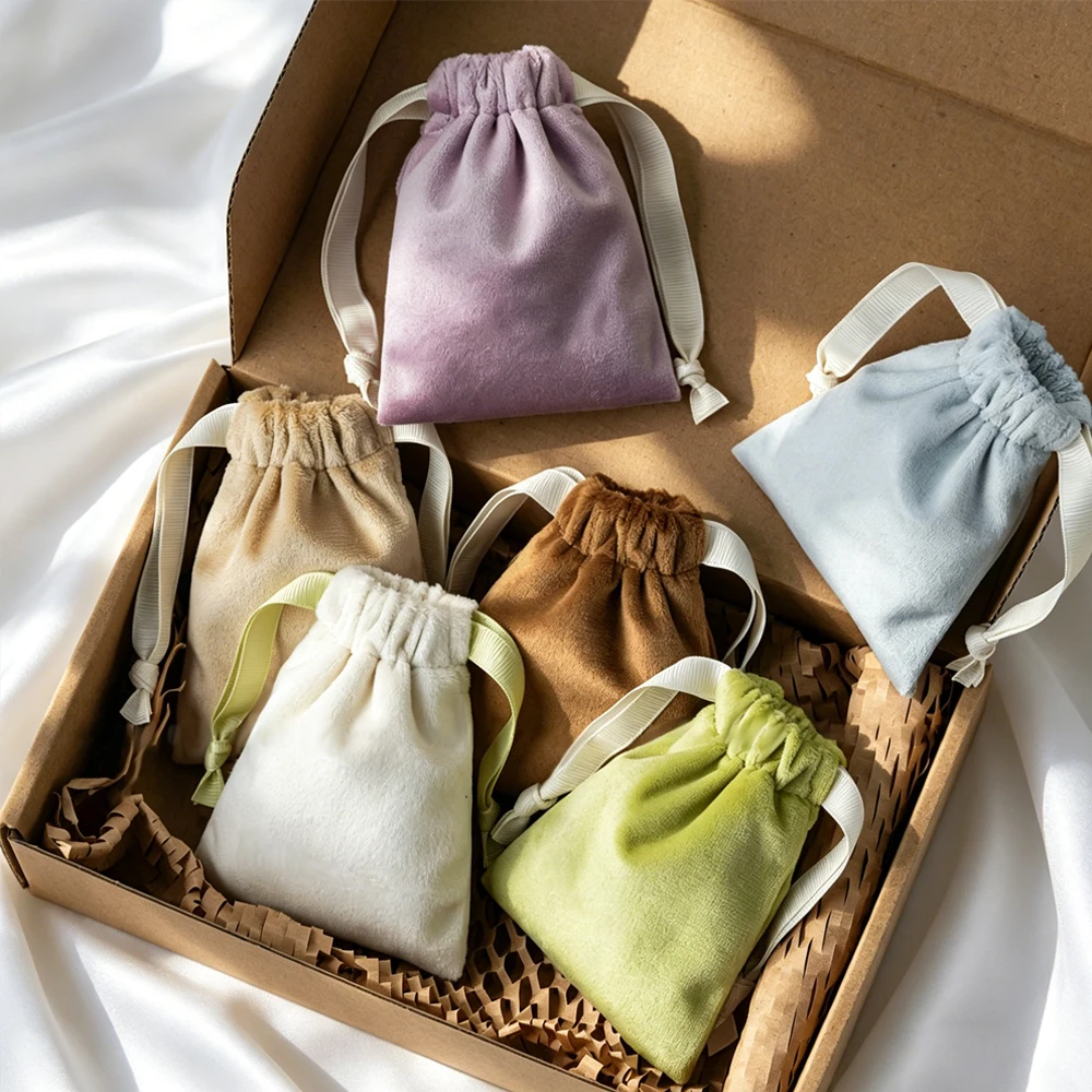 50Pcs 부드러운 벨벳 쥬얼리 드로스트링 가방 선물 포장 주머니 웨딩 생일 파티 호의품 사탕 보관 디스플레이 축제 파우치
