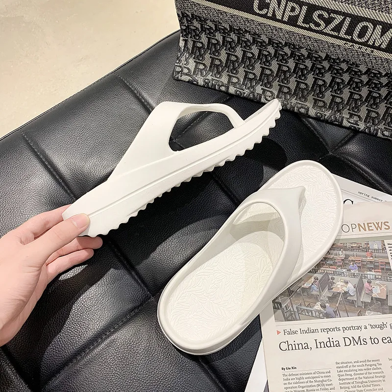 Summer New Men's Slippers Thick-soled Non-slip Beach Slippers Soft-soled Fashionable Seaside Sandals Trendy Couple's Slippers