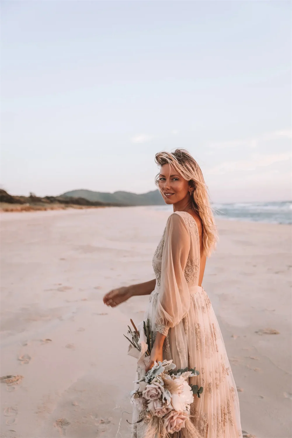 Boho Lace Embroidered Wedding Dress Long Sleeve Deep V Neck Flowy Lace Skirt Beach Bridal свадебное+платье