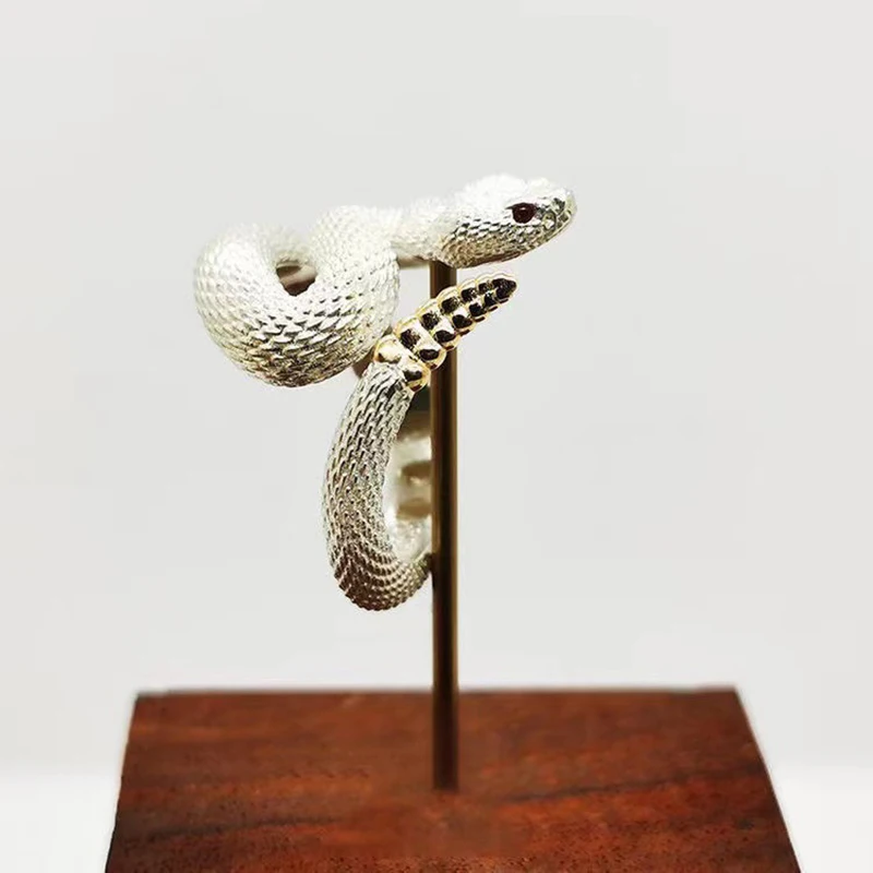 Silver-Close-Gold