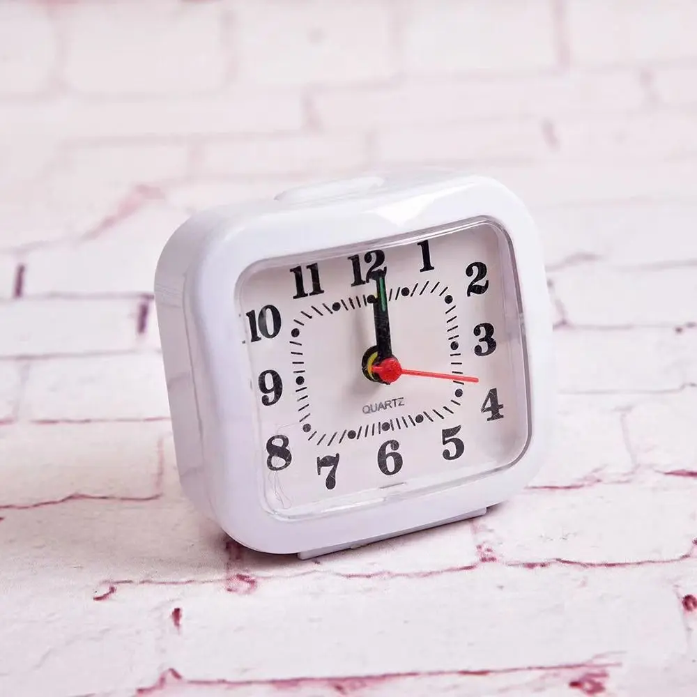 Bedside Small Silent No Tick Alarm Clock Quartz Battery Operated Wake Up Clocks Morning Alarm Clock Bedroom Desk Decoration