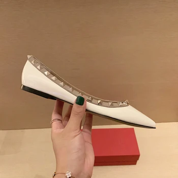 2025 Trendy Flat Shoes Women's Luxury Leather Shallow Mouth Pointed Toe Rivet Flat Heels Classic Fashion Single Shoes 33-44 Size 1