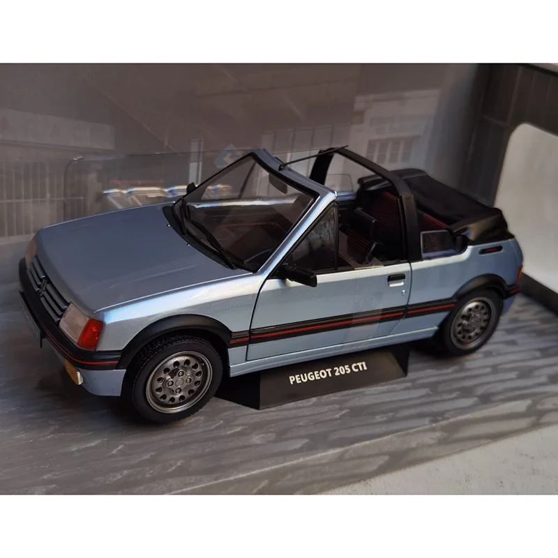 

Модель автомобиля из сплава SOLIDO 1/18 Scale 205 GTI