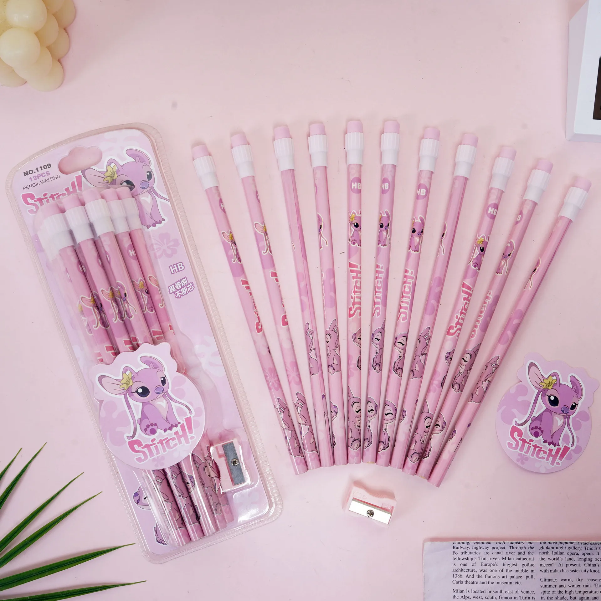 12 قطعة من أقلام الرصاص مع مبراة أقلام رصاص للطلاب، أقلام رصاص على شكل رسوم متحركة أنيمي للفتيات والأولاد، مستلزمات قرطاسية للتعلم