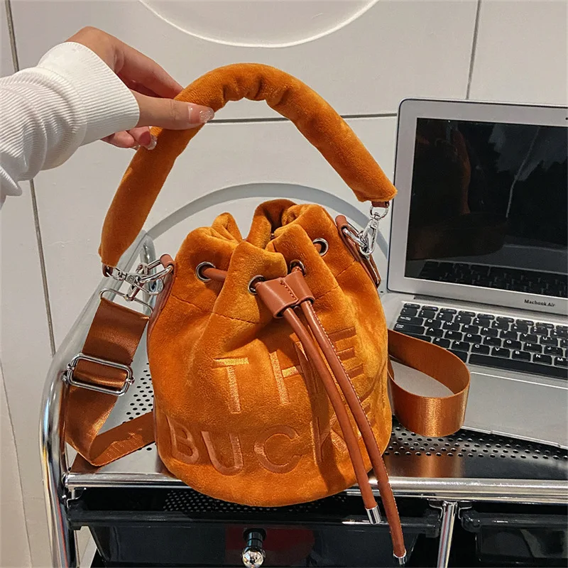 

Women's transparent Bags2023 New Fashion Plush Bucket Versatile One Shoulder Crossbody leather handbags pink secret jelly purse