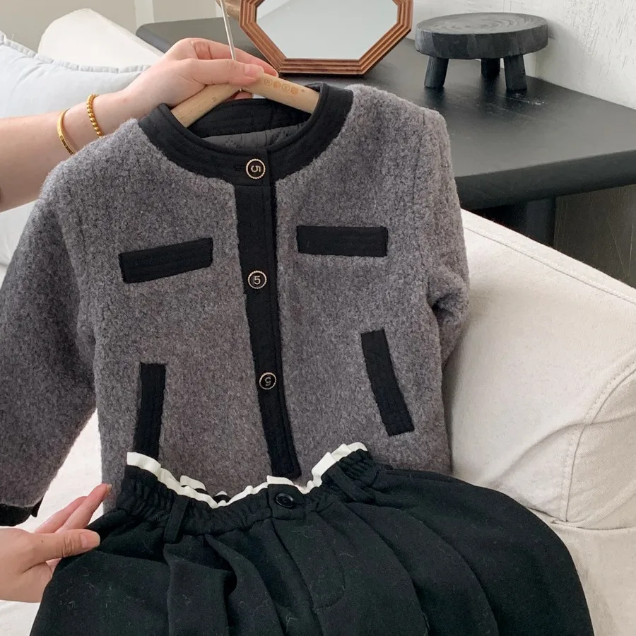 

Korean children's clothing girl's coat autumn and winter light luxury plush small fragrance loose long sleeved top