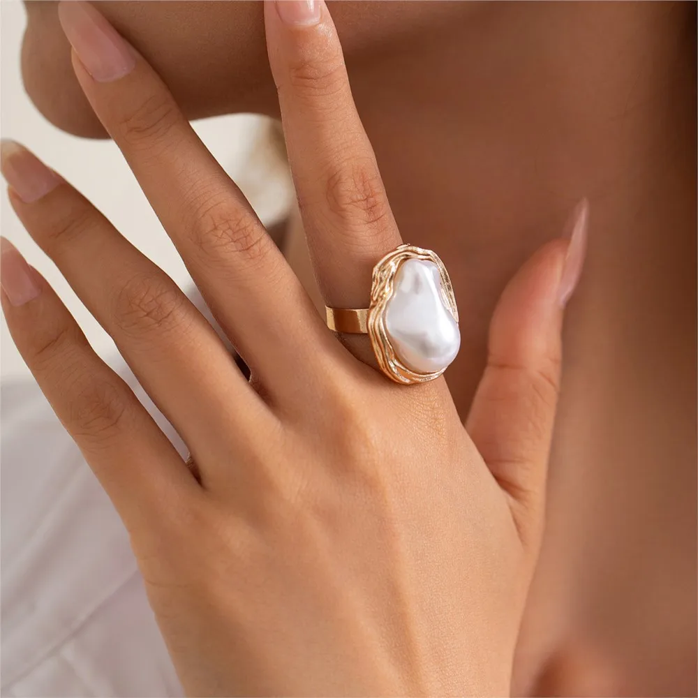 4pcs Elegant Fashion Imitation Baroque Pearl Ring Set for Women Vintage Style Statement Adjustable Rings Daily Wear Jewelry