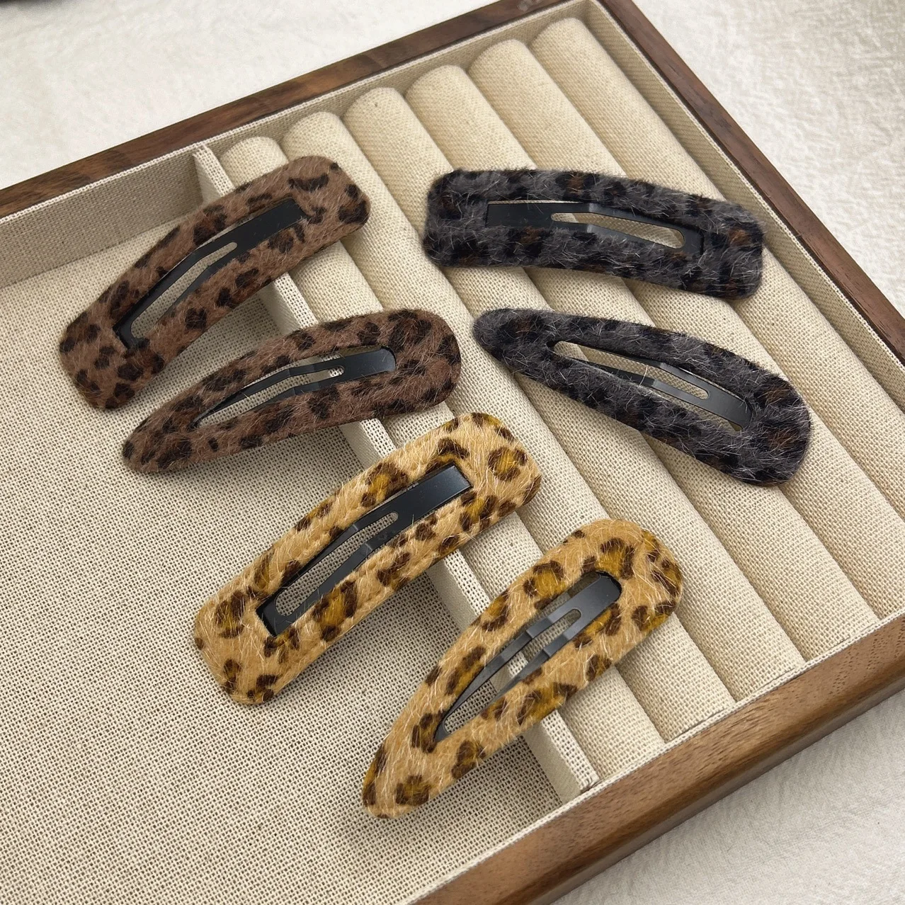 1 Set Leopard Print Plush BB Hair Clips Cute Girls Star Barrettes Women Winter Simple Metal Snap Clip Headdress Hair Accessories