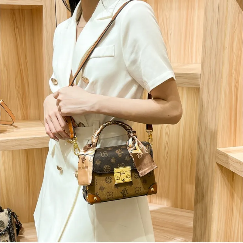 Brand women's handbag 2025 new autumn and winter retro commuting