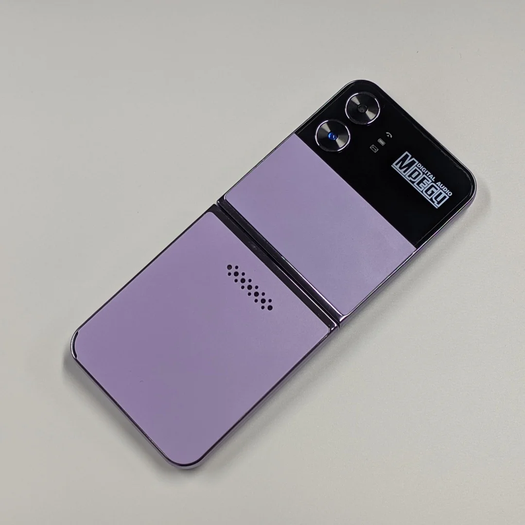 New F265 Flip Foldable Phone 2.55inches 2G GSM Four SIM Cards MTK Mp3 Mp4 Multi-language Mobile Phone 1400mAh TFT Display Screen 2