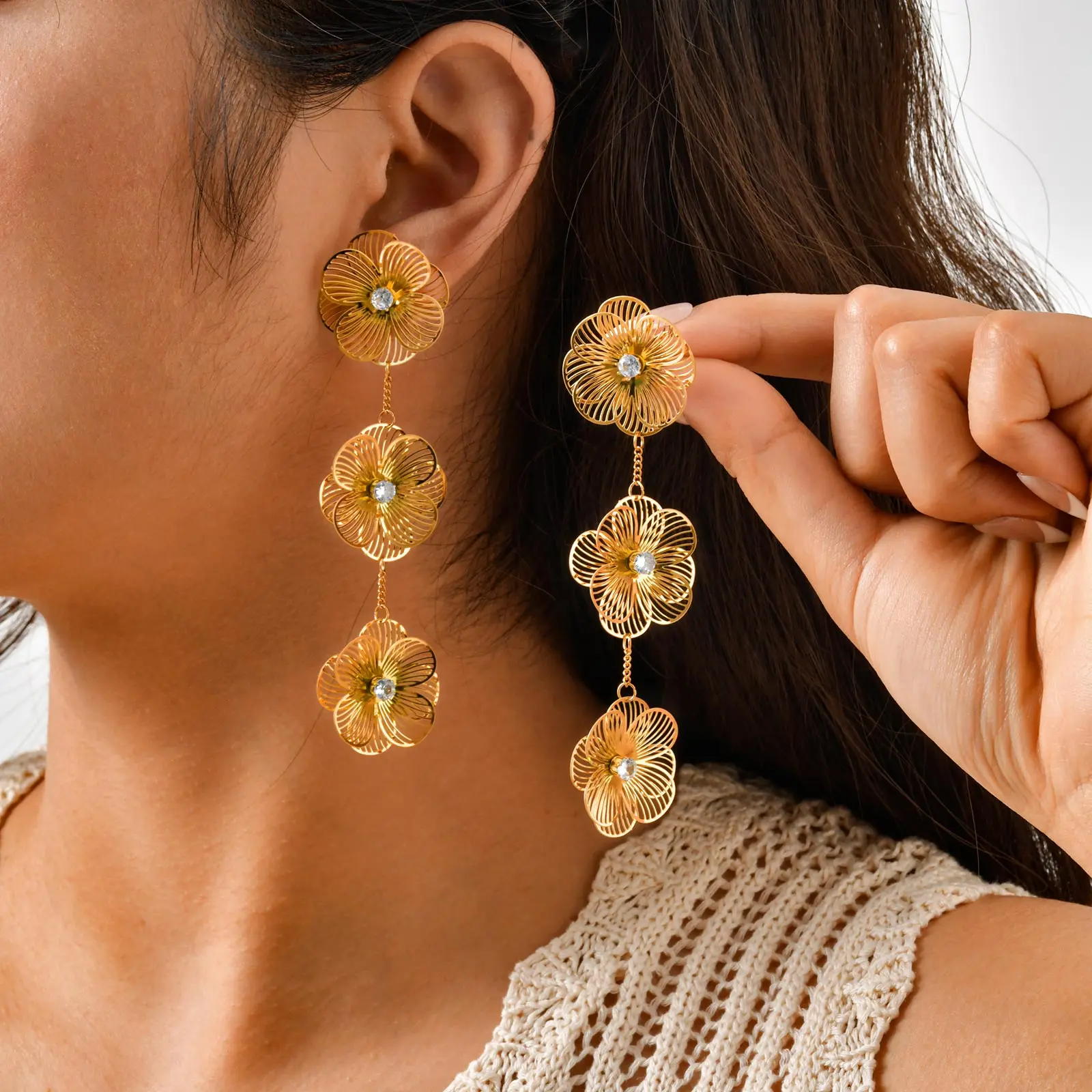 Vintage übertriebene hohle Blume große Ohrringe für Frauen, lange Ohrringe aus Edelstahl, modischer, einzigartiges Design-Statement-Schmuck – Detail 9