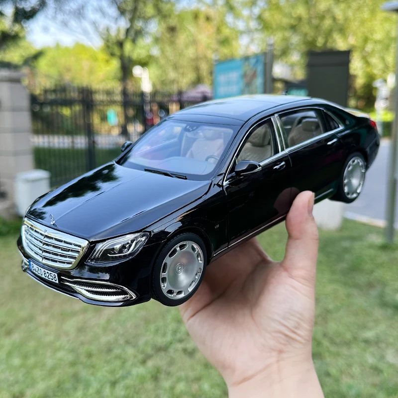 メルセデス マイバッハ S650 1/18 黒メタリック メルセデス マイバッハ S650 1⁄18 黒メタリック