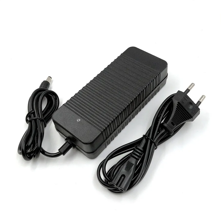 Caricabatterie multiporta LiFePO4 14,6V 5A CE per batteria 12,8V (4x3,2V)