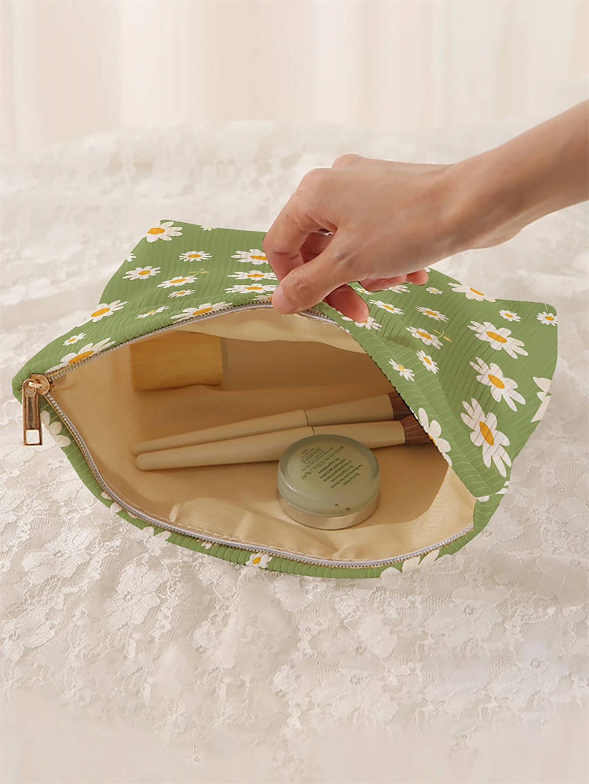 1, daisy patterned corduroy makeup bag, lightweight zipper makeup storage box, multifunctional bag with lining