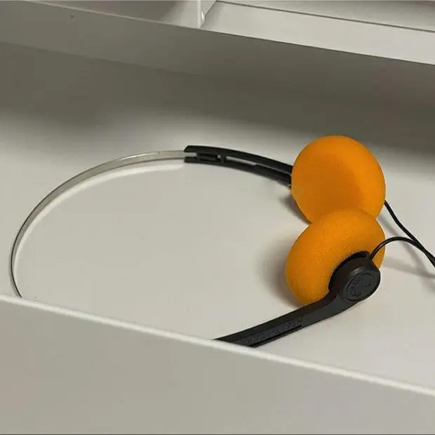 

INS Japanese Retro Nostalgic Headsets MP3 Walkman Headphones Sports Fashion CD Photo Props Wired Earphone Personality