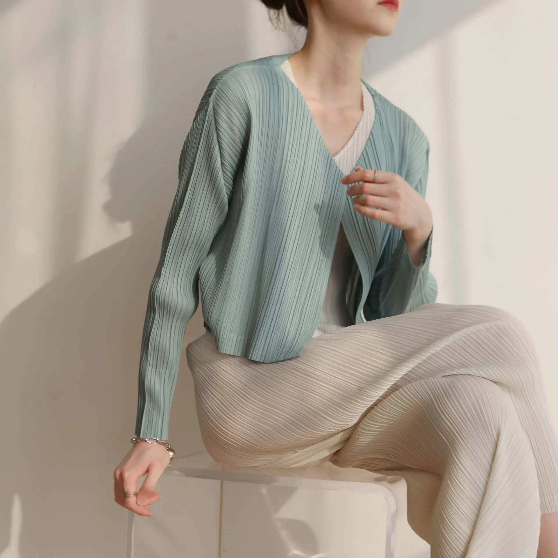 

Minimalism Design Cardigan Solid Color Basic Long Sleeve Oversize Pleated Coat