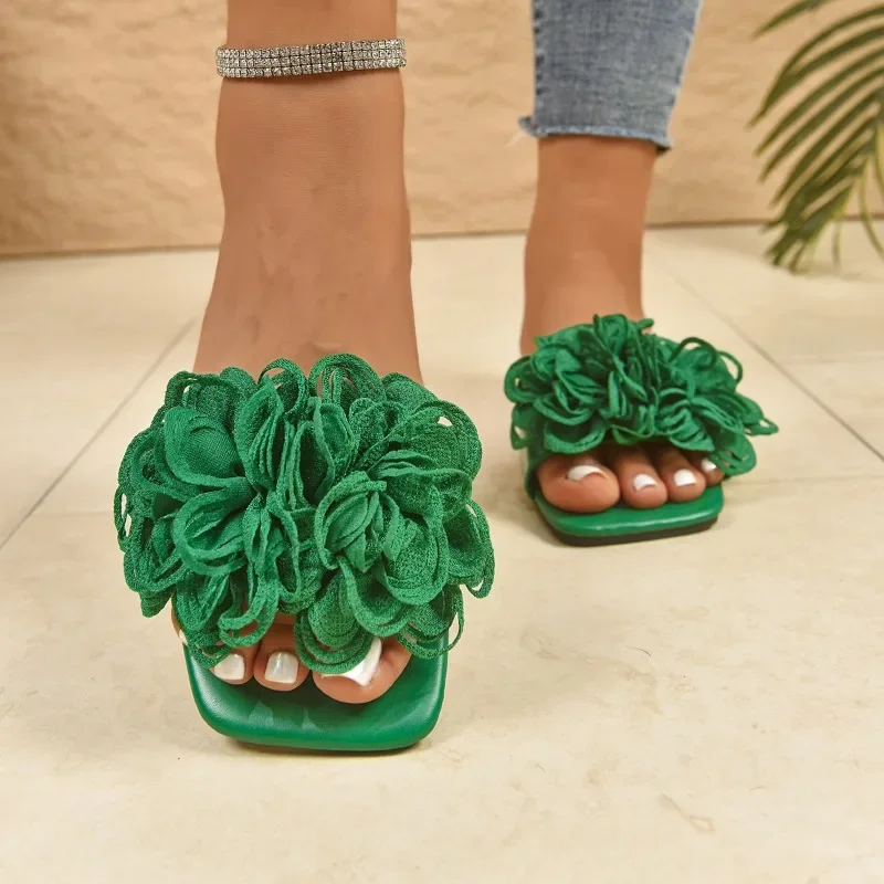 Neue Sommer-Damen-Slipper mit eckiger Zehenpartie, luxuriöse, floral verzierte flache Sandalen, modische, niedrig geschnittene Hausschuhe – Detail 5