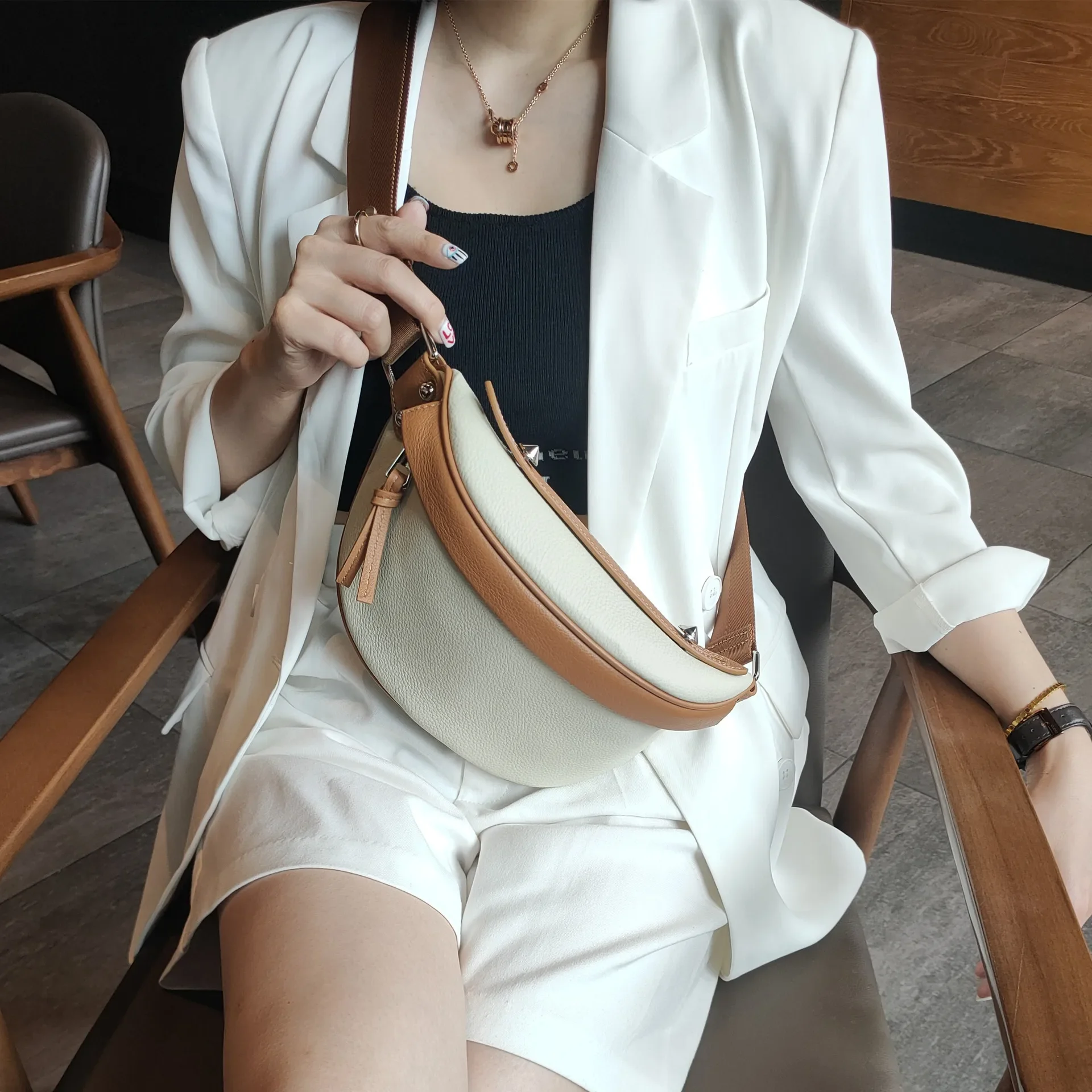 

Woman Luxury Chest Bag Fashion Quality Cow Genuine Leather Crossbody Shell Female Waist Bag Casual Shoulder Travel Pack Bags