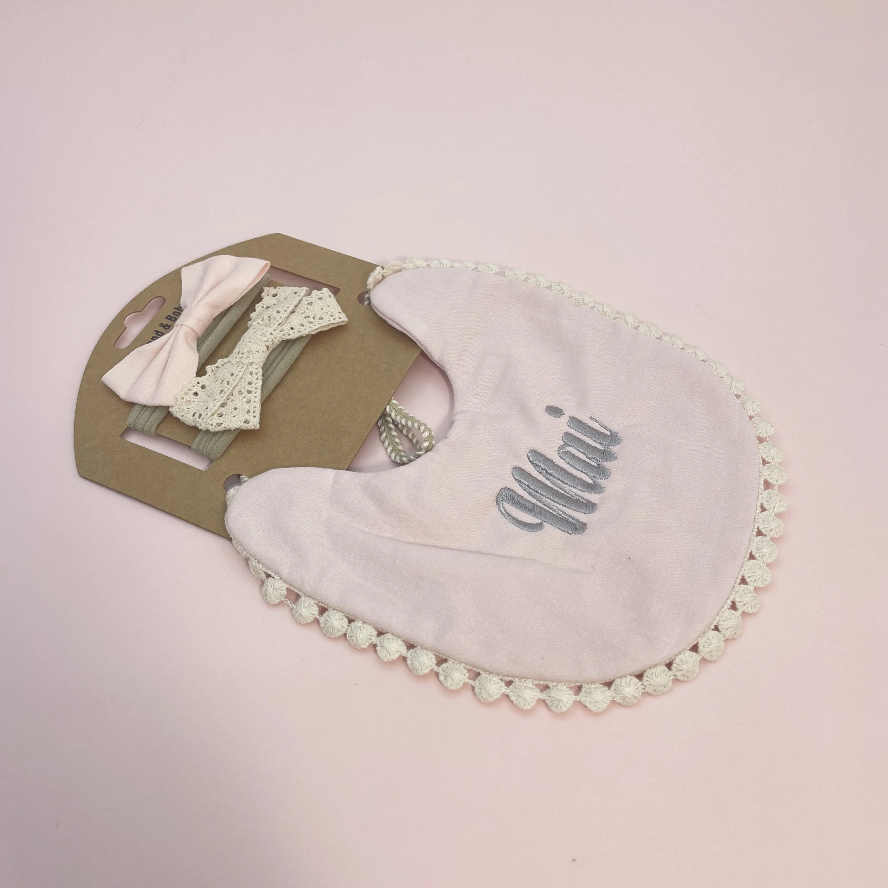 Personalisiertes Baumwoll-Baby-Lätzchen-Set mit Schleifen-Stirnband, Baby-Spucktuch, individuelles Sabbertuch, Neugeborenen-Geschenk – Detail 7