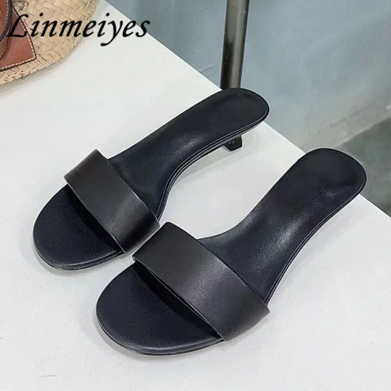 

Женские шлепанцы из натуральной кожи, на низком каблуке