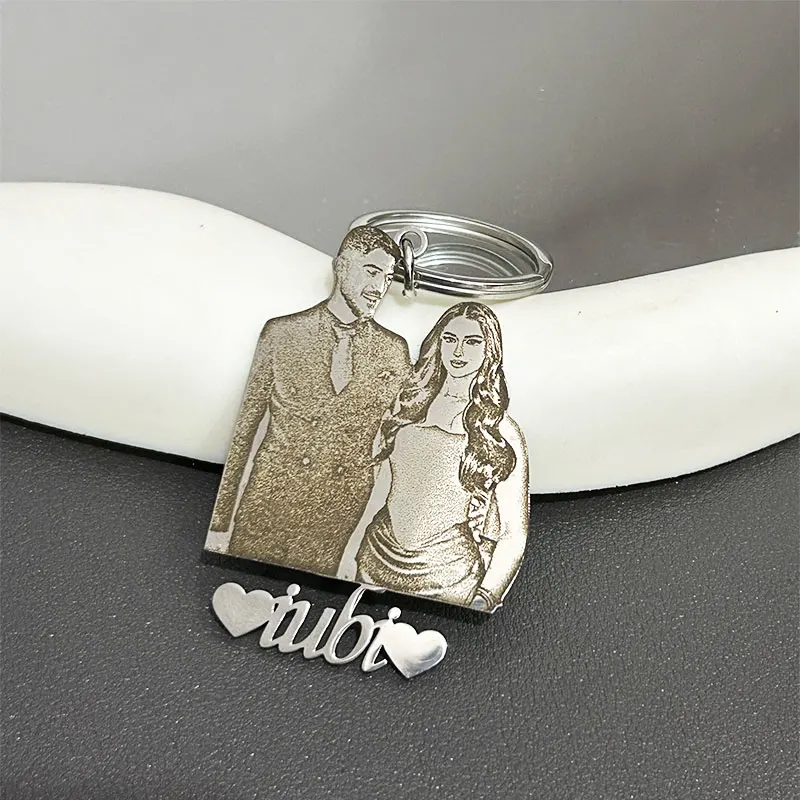 Benutzerdefinierter Lasergravierter Foto-Schlüsselanhänger Personalisierter Edelstahl-Schlüsselring Anpassbares Handgezeichnetes Bild Text Schmuck Geschenk für Männer und Frauen – Detail 10