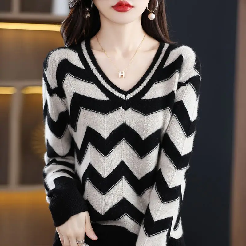 

Korean New High-end V-neck Print Sweater Women's Autumn Color Matching Stripes Loose Versatile Fashion Pullover Long Sleeved Top