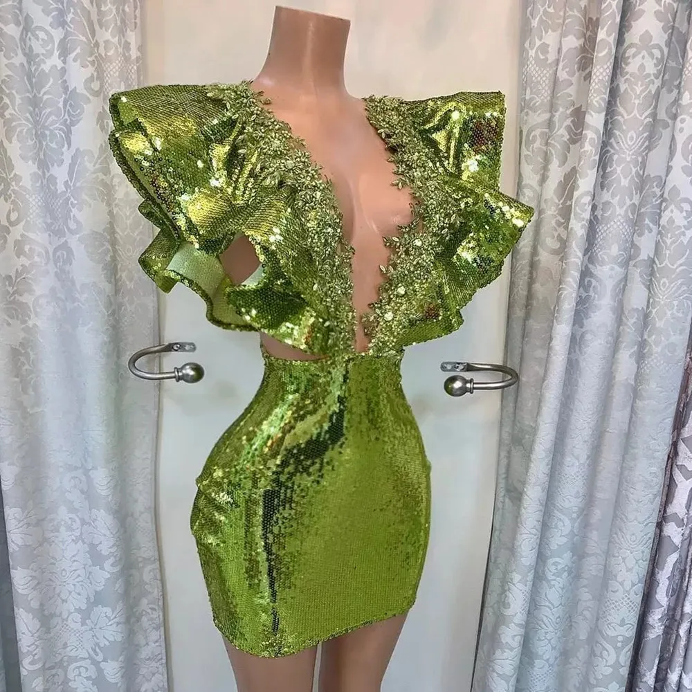 Tanie Świecący zielony cekinami sukienki koktajlowe bufiaste rękawy Cap aplikacja Mini