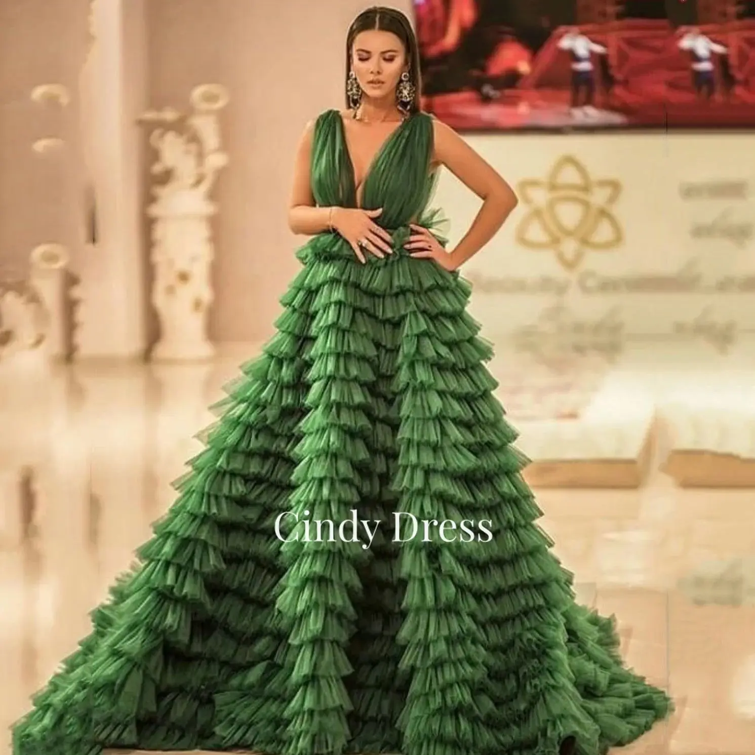 

Cindy Green V-neck Layered Multi-layer Elegant Long Tail Evening Gown Prom Dresses Wedding Dress Gowns Suitable Request Women's