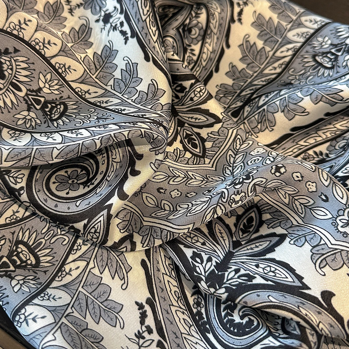 2025 Luxury Paisley Print Women's Satin Square Scarf Ladies Imitation Silk Scarf Breathable Windproof Fashion Accessory