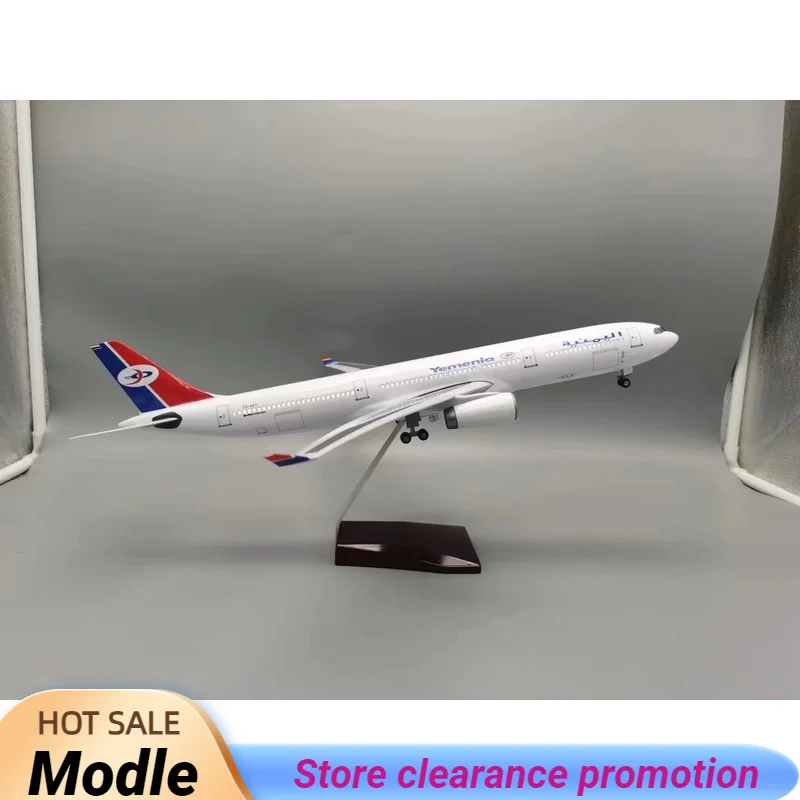 

47cm 1:135 Scale 330 A330 Model Yemen International Airways Die-Cast Resin Airplane with Lights and Landing Gear Model Airplane