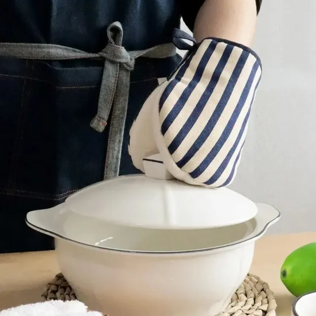 Style Polka Dot Heat-Resistant Oven Mitts for Home Use,Japanese Microwave Safe Gloves  kitchen gloves  heat resistant gloves 4