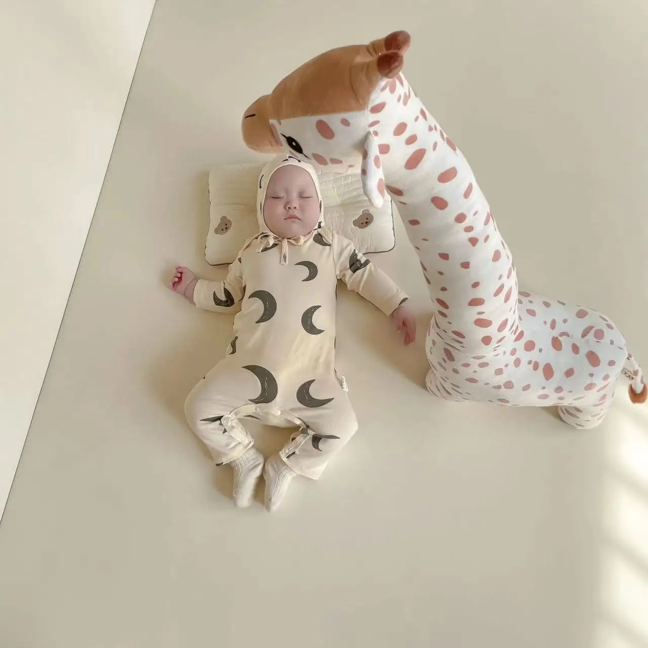  NICERINC Jirafa - Animal de peluche realista con patas  enmarcadas en alambre y cuello suave, muñeca de felpa de jirafa para  cumpleaños de niños y niñas (20 pulgadas) : Juguetes y Juegos