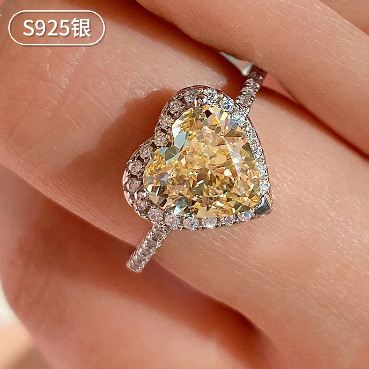 

Кольцо из серебра пробы с фианитом, 5 А